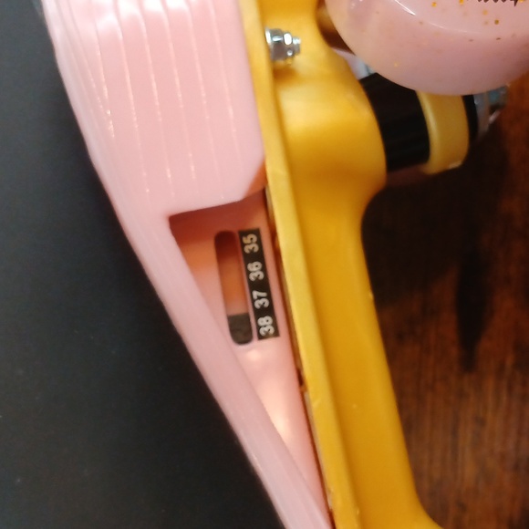 New! Box!Juicy Couture Black Skates with Pink-These Fit Adult UpTo Size 7-8.5 - Picture 9 of 10